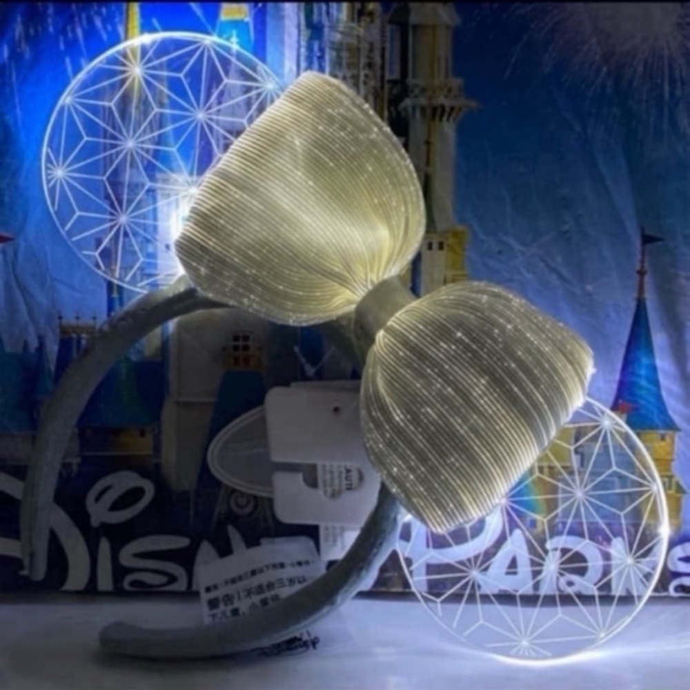 Disney parks Epcot rare light up ball spaceship earth Minnie ears NWT